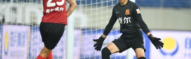 【中超】谭龙头球破门越位+中柱 长春0比0武汉