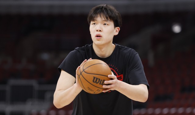 云开体育-今日对阵爱荷华狼！开拓者官方：杨瀚森因背伤再次缺席混音队比赛