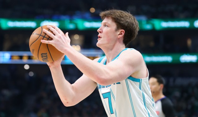 今天失误有点多！克尼佩尔13投8中砍下24分4板2助 出现6次失误